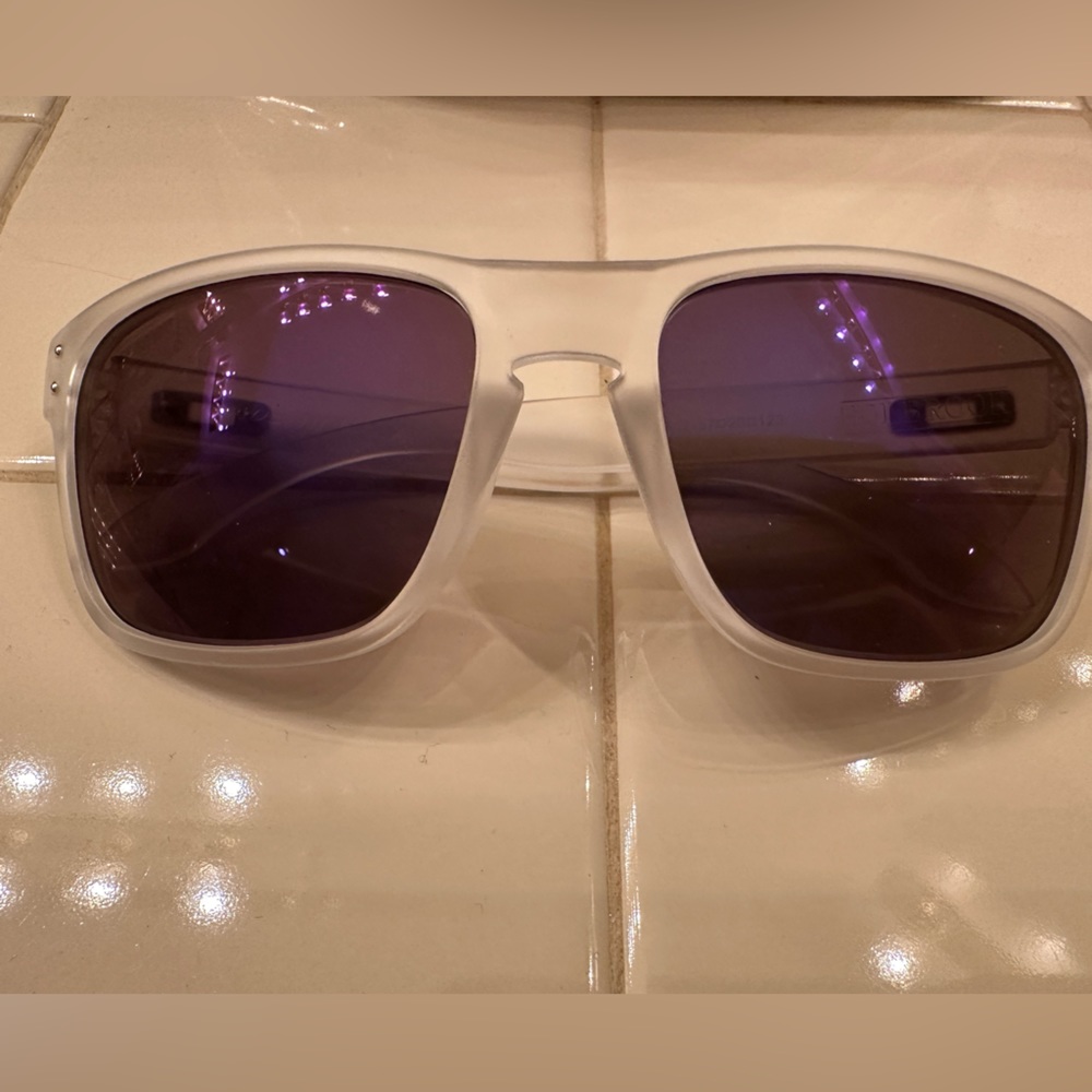 Brand New Authentic Oakley Holbrook Sunglasses purple lens and white